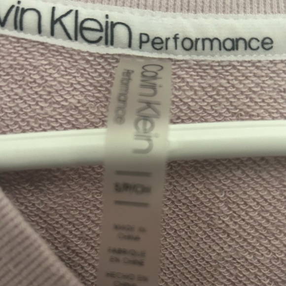 Calvin Klein cropped performance sweatshirt. - Picture 3 of 4